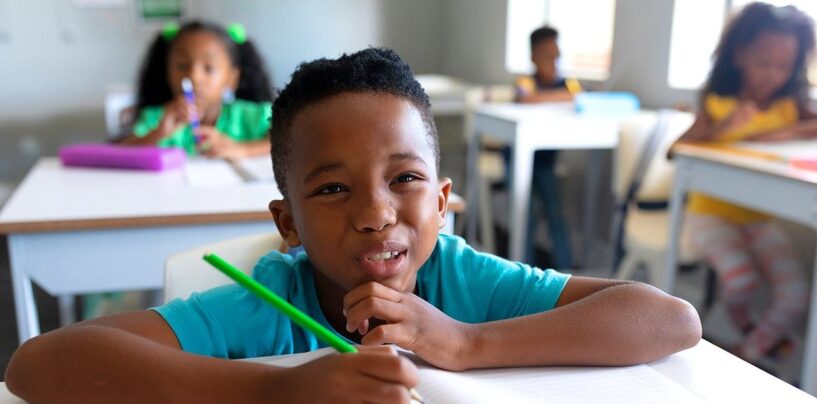 Alors que les gouvernements diabolisent les droits des LGBTQ+, ce sont les enfants qui en pâtissent le plus