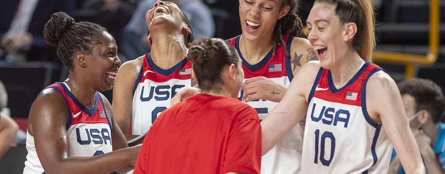 L’équipe olympique féminine de basket-ball des États-Unis est incroyablement bizarre – et il lui manque une joueuse surprenante