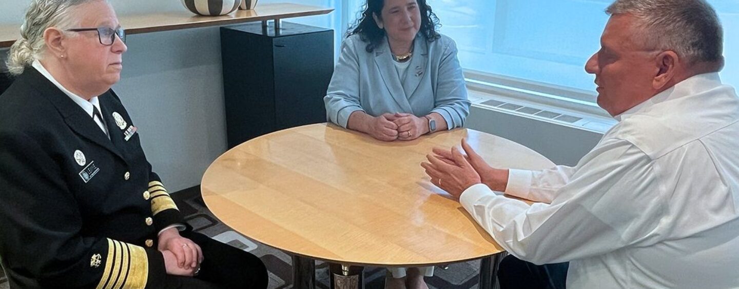 Rachel Levine et Isabel Guzman mettent en lumière les entreprises appartenant à des LGBTQ pendant le mois de la fierté