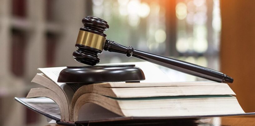 Un juge fédéral bloque les protections du titre IX pour les étudiants transgenres dans quatre États