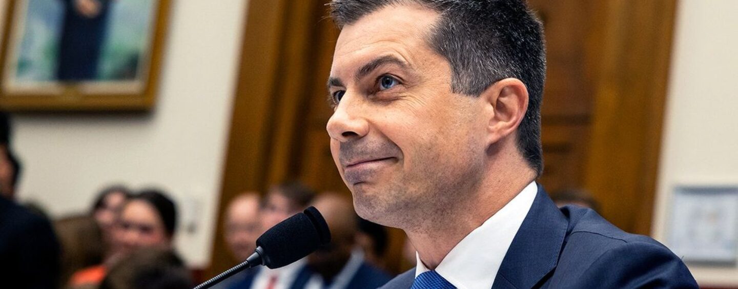 Pete Buttigieg laisse une fois de plus les républicains perplexes en citant des faits