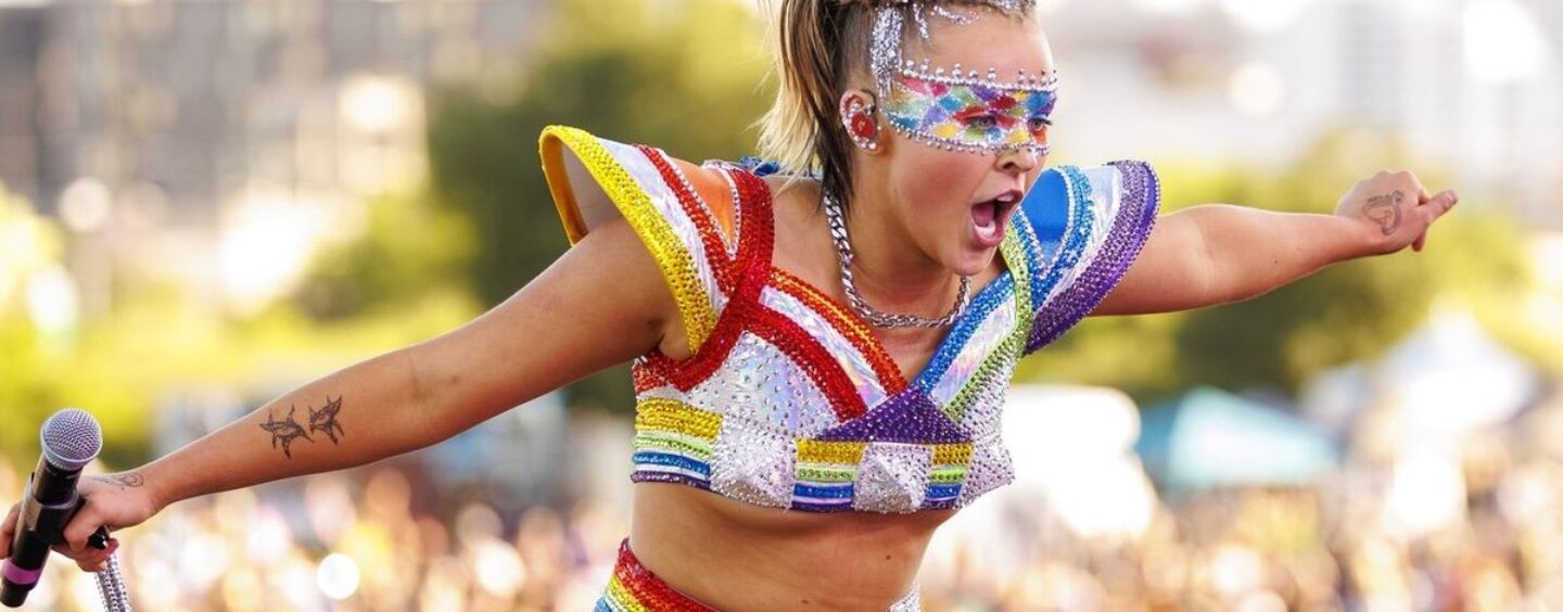JoJo Siwa répond aux haters qui l'ont huée lors de la Pride à New York