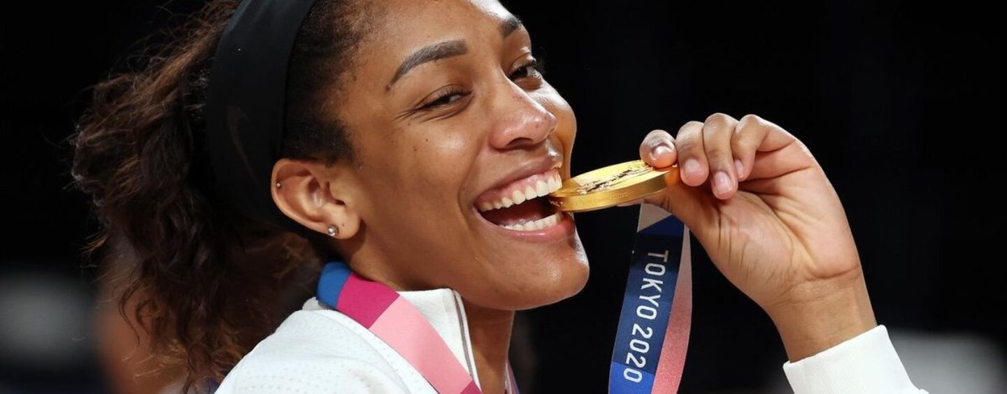 Découvrez l'INCROYABLE gâteau Pride qu'A'ja Wilson a offert à ses coéquipiers des Las Vegas Aces