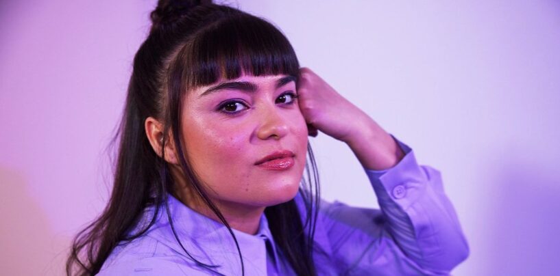 Devery Jacobs n'avait pas la « possibilité de rester dans le placard » — et elle ne le voulait pas
