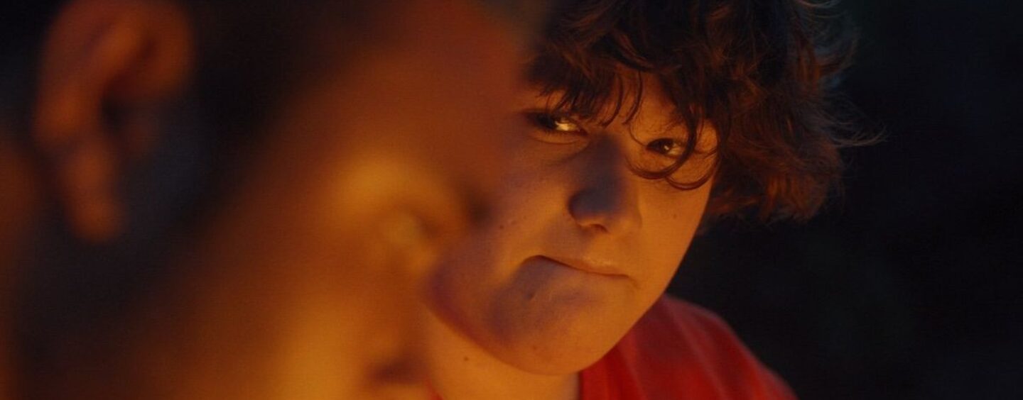 Big Boys montre le premier coup de foudre d'un adolescent homosexuel pour un ours dans un clip