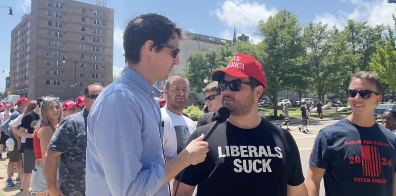 20 réactions HILARANTES à un homme portant un t-shirt « Les libéraux sont nuls » qui se montre ouvertement BÊTE