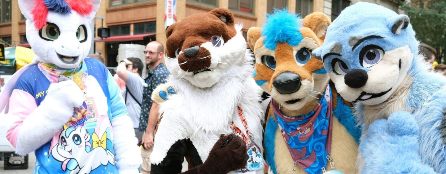 Un dirigeant de la Heritage Foundation d'extrême droite menace les hackers gays furry dans un discours UNHINGED