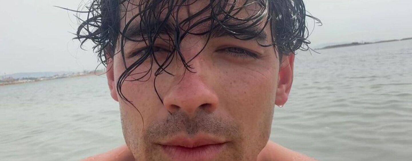 Regardez Joe Jonas se vanter de son score sur WikiFeet et taquiner l'ère OnlyFeet