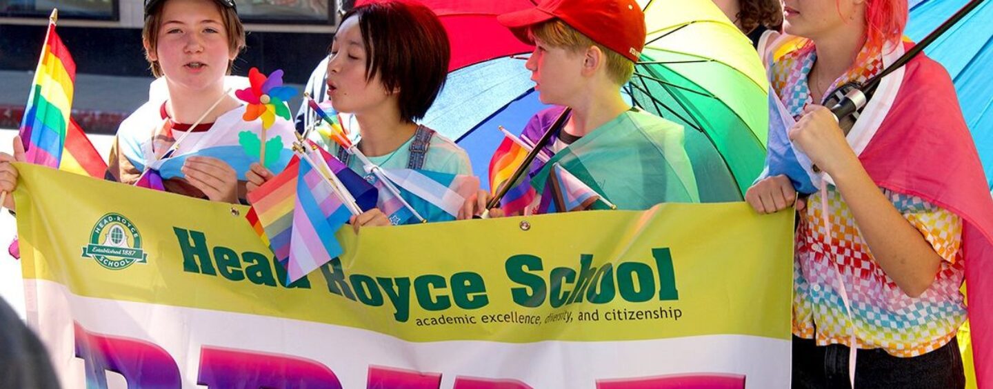 La Californie interdit la divulgation forcée de l'orientation sexuelle des étudiants LGBTQ+ alors que le gouverneur Gavin Newsom signe une loi historique