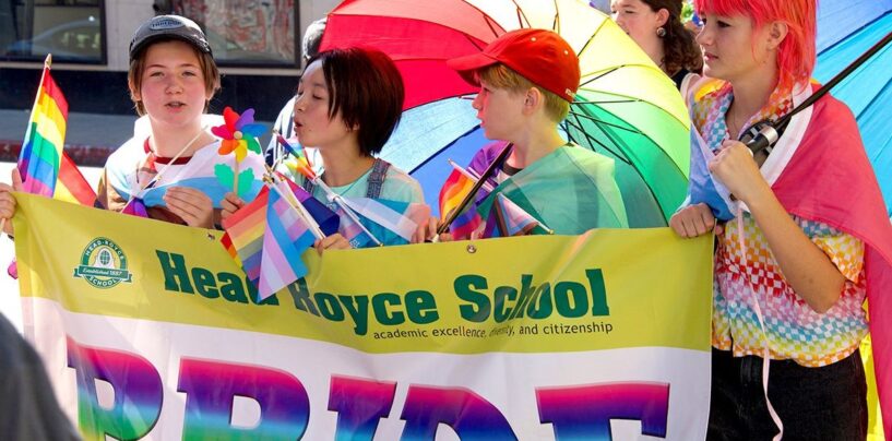 La Californie interdit la divulgation forcée de l'orientation sexuelle des étudiants LGBTQ+ alors que le gouverneur Gavin Newsom signe une loi historique