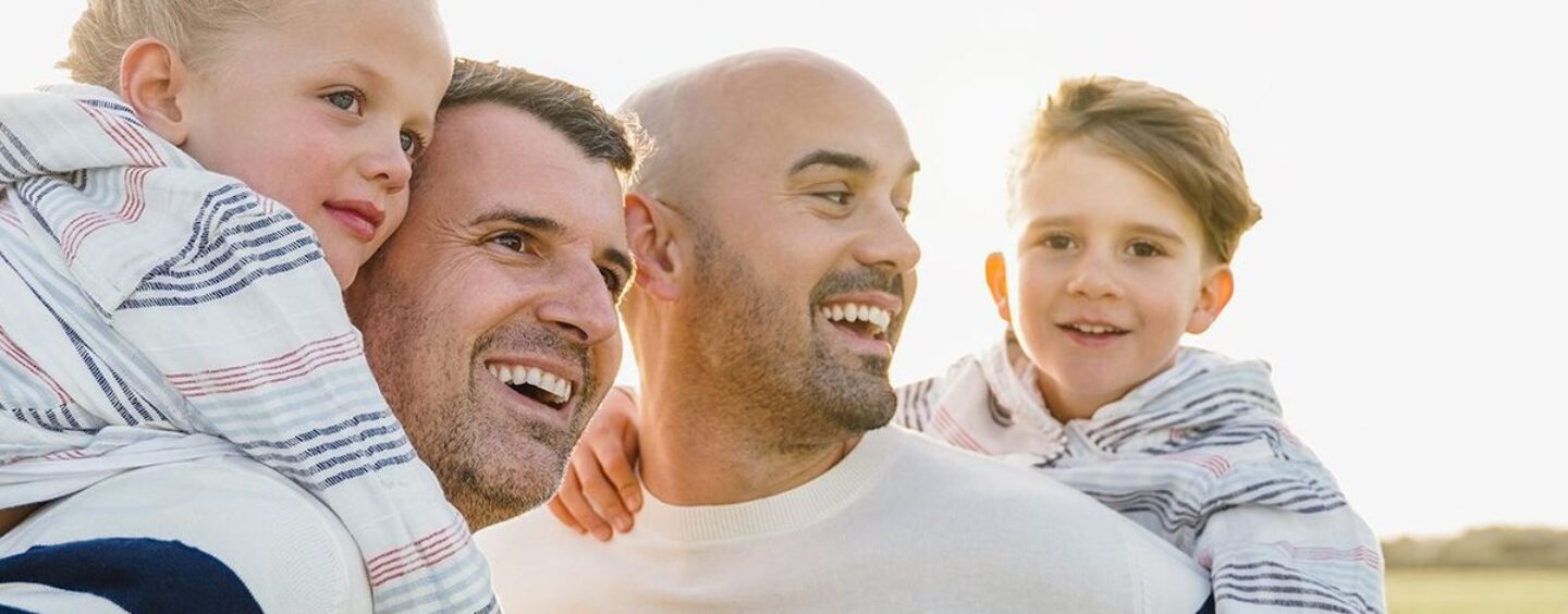 18 % des adultes LGBTQ+ sont parents et élèvent plus de 5 millions d'enfants