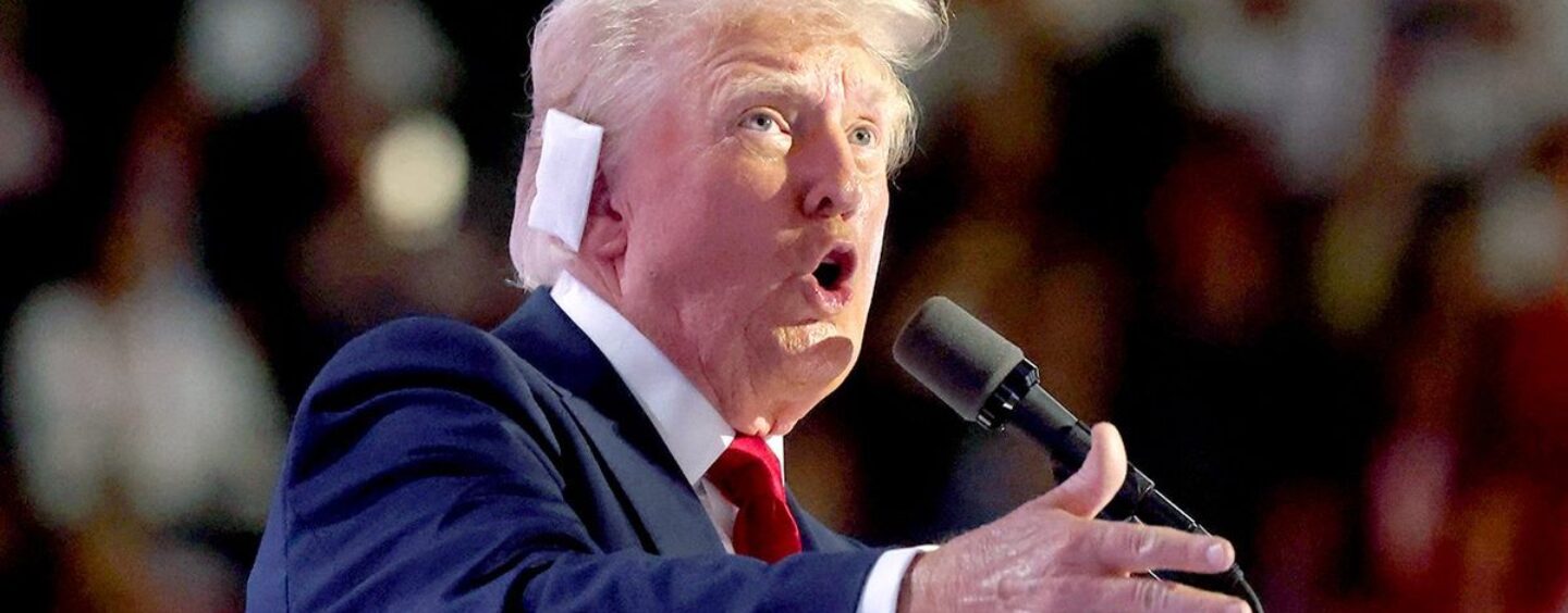 Donald Trump clôture la Convention nationale républicaine transphobe avec un long discours rempli de mensonges