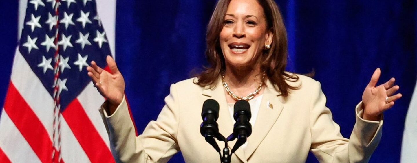 Kamala Harris défend les enseignants LGBTQ+ et condamne l'interdiction de livres lors d'une conférence du syndicat des enseignants