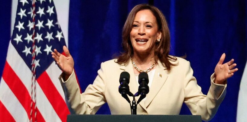 Kamala Harris défend les enseignants LGBTQ+ et condamne l'interdiction de livres lors d'une conférence du syndicat des enseignants
