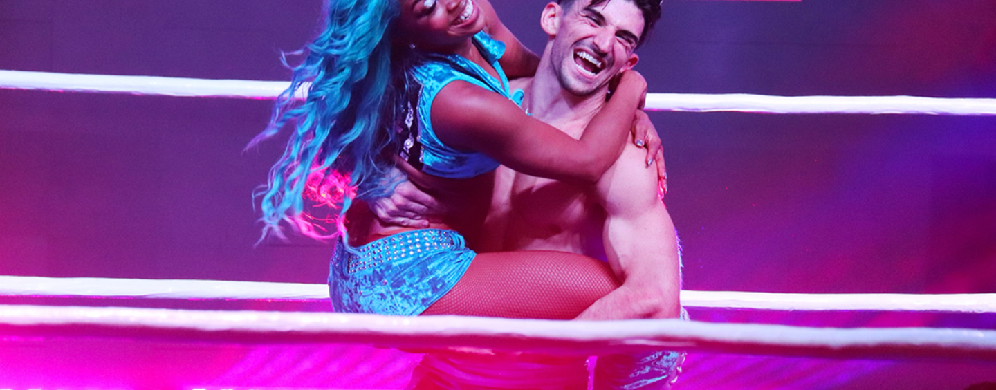 Pound Town Wrestling met les lutteurs homosexuels au premier plan et nous sommes assis
