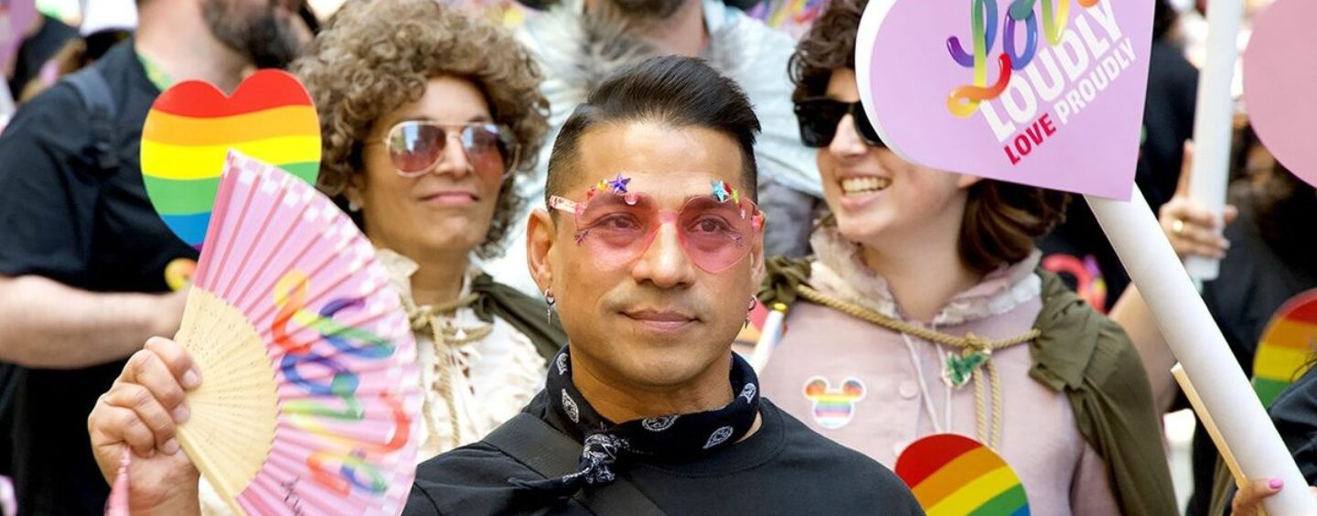 Que pensent les groupes LGBTQ+ de la campagne de Kamala Harris ? « Re-energized » (exclusif)