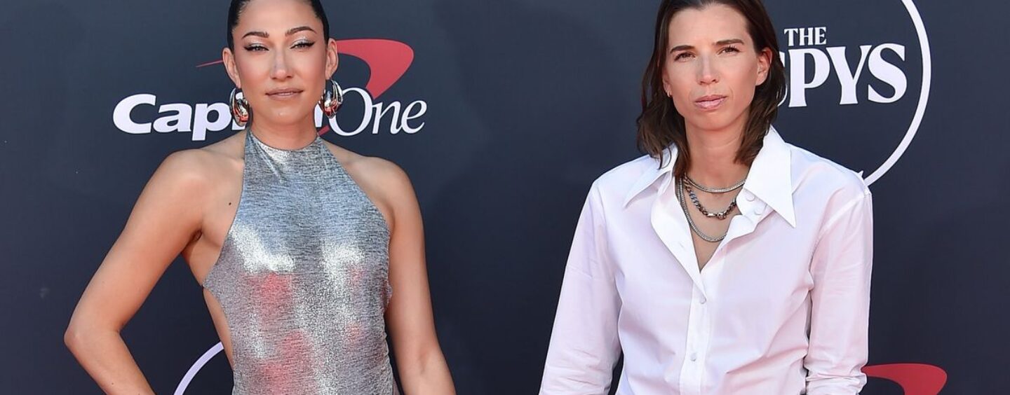 Les stars olympiques du football Tobin Heath et Christen Press révèlent une histoire d'amour de 8 ans et nous hurlons