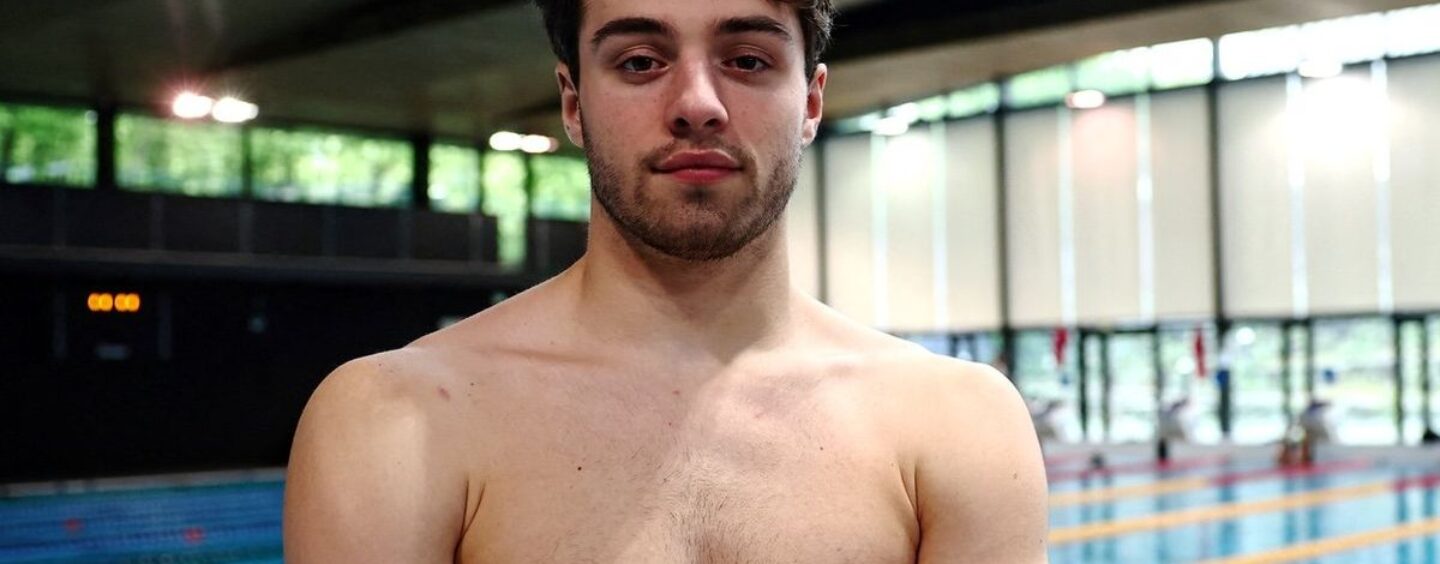 Tous les regards sont tournés vers le plongeur olympique français Jules Bouyer et ce qu'il porte dans son Speedo