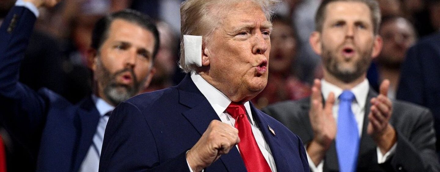 25 réactions hilarantes au bandage d'oreille absurdement MASSIF de Trump qui nous font hurler