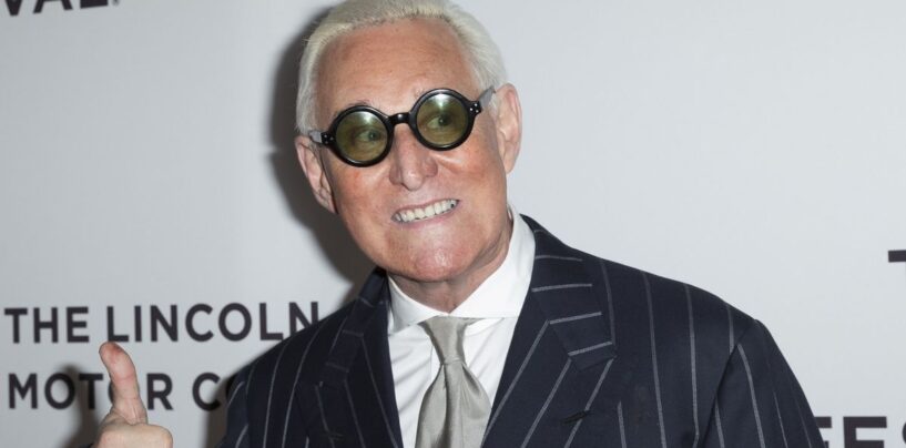 25 réactions hilarantes qui critiquent la danse CRINGEY du républicain Roger Stone sur le terrible rap de Trump