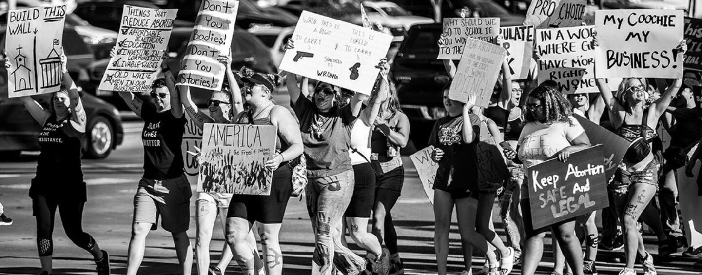 La Cour suprême du Nebraska confirme la loi anti-trans et anti-avortement
