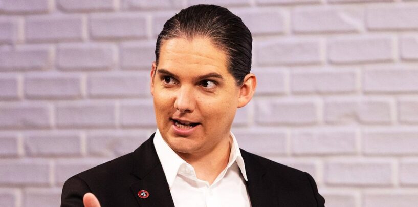 Qui est Robby Starbuck ? C'est le théoricien du complot anti-LGBTQ+ qui convainc les entreprises d'abandonner la DEI