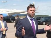 Les services secrets expliquent pourquoi l'étrange coup d'éclat de JD Vance à bord d'Air Force Two dans le Wisconsin n'était pas une faille de sécurité