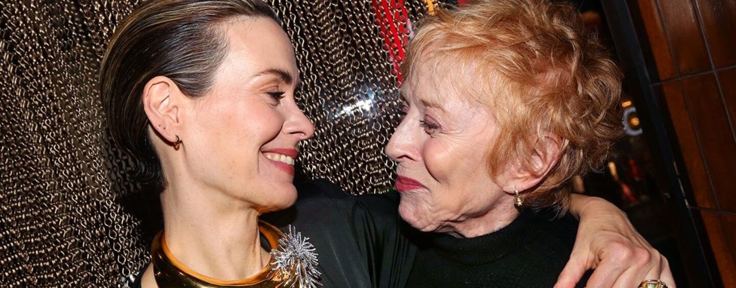 Holland Taylor parle de la « différence générationnelle » et de son avenir avec sa petite amie Sarah Paulson