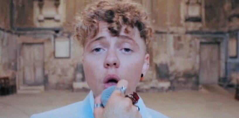 Regardez Dylan Holloway de « X Factor » partager des duos PUISSANTS avec son « ancien moi »