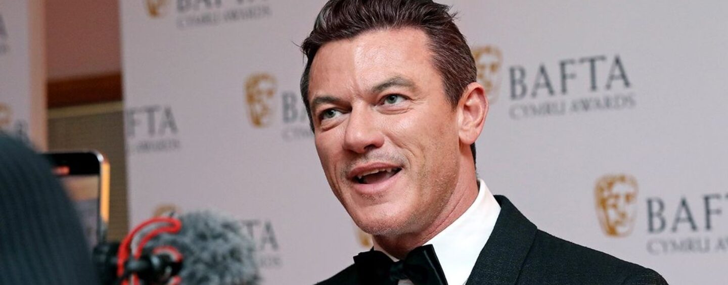 Luke Evans est « choqué » de « continuer à travailler » après son coming out