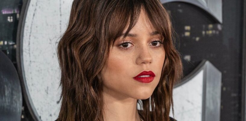 Jenna Ortega se lance dans la tendance « discrète » de TikTok avec une touche « Beetlejuice »