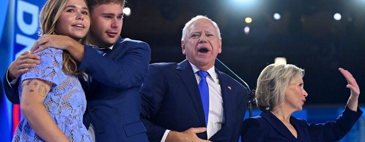 Les meilleures plaisanteries et les moments émouvants du troisième jour du DNC où Tim Walz et sa famille ont volé la vedette