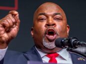 Le candidat homophobe du parti républicain au poste de gouverneur, Mark Robinson, est en forte baisse dans les derniers sondages