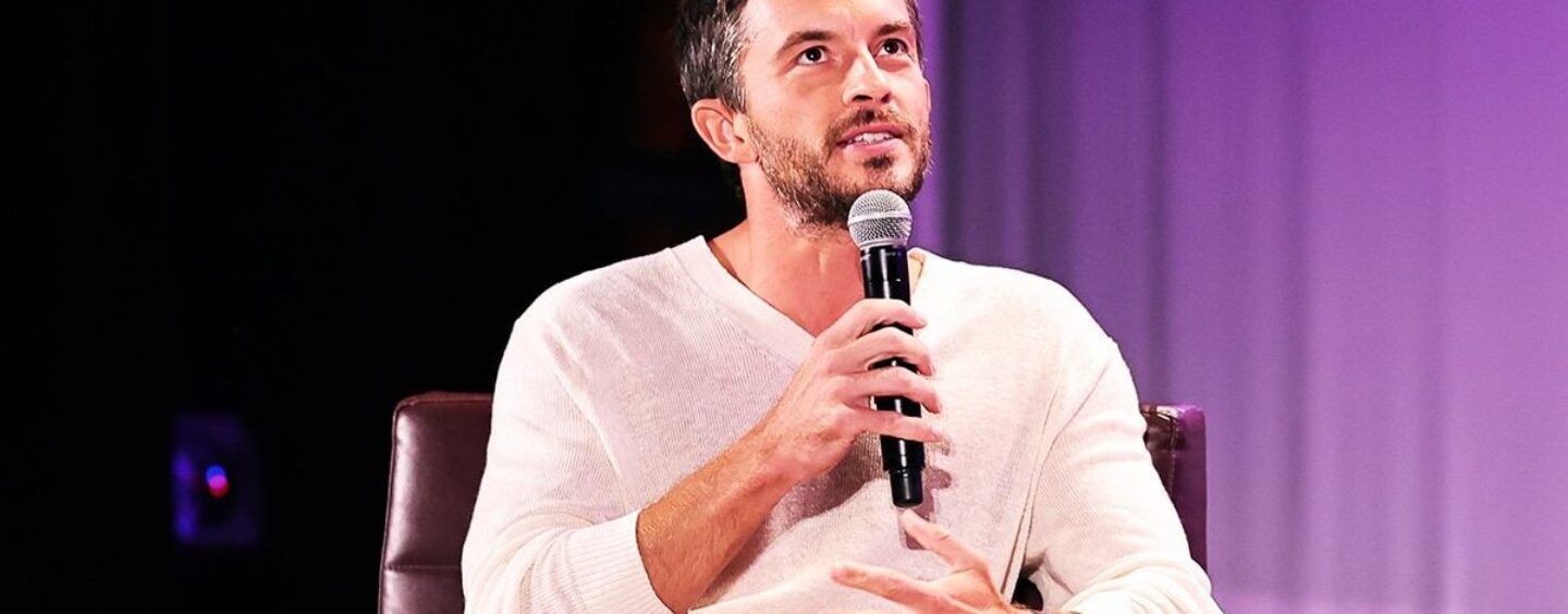 Voici le premier aperçu de Jonathan Bailey dans « Jurassic World Rebirth »