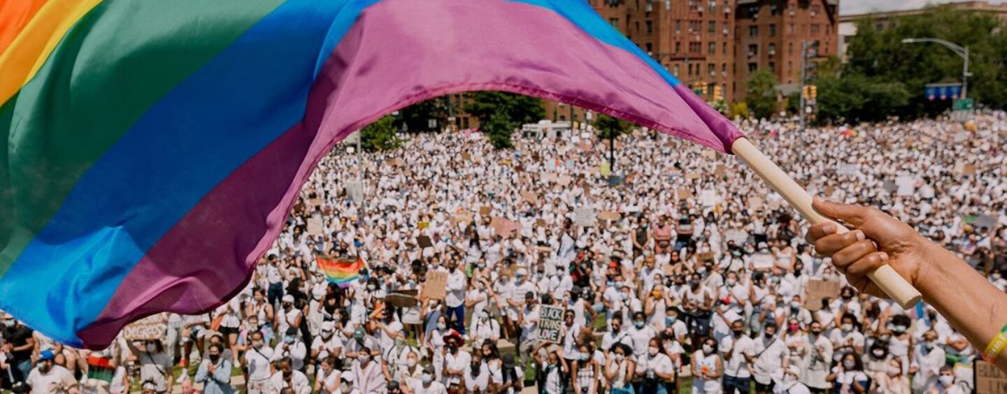 Au cœur de la manifestation massive contre le projet 2025 et les lois anti-trans à venir à Washington (exclusif)