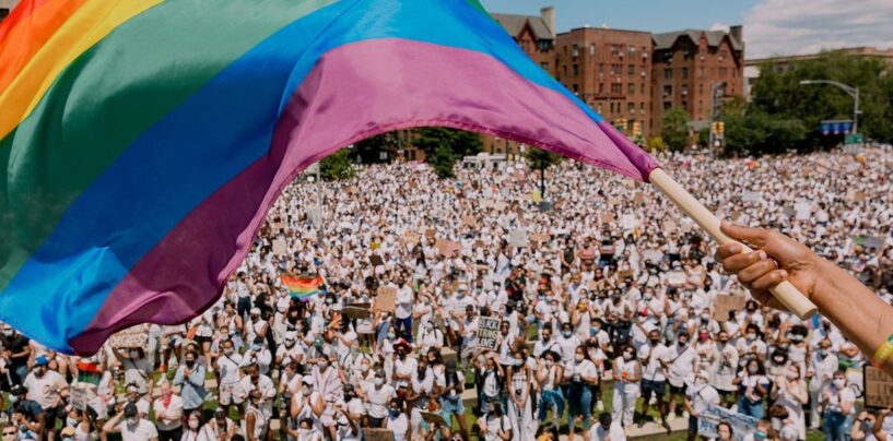 Au cœur de la manifestation massive contre le projet 2025 et les lois anti-trans à venir à Washington (exclusif)