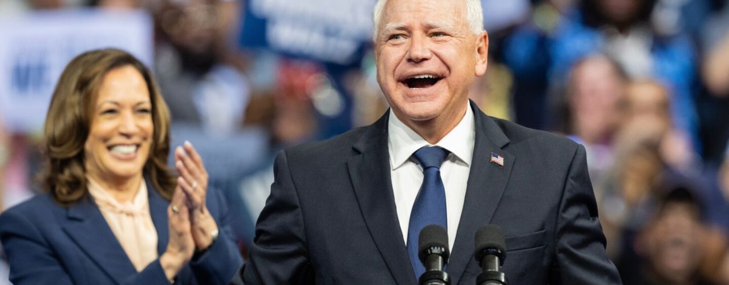 D'anciens élèves racontent comment l'alliance de Tim Walz avec les adolescents LGBTQ+ dans les années 90 a changé le cours de leur vie