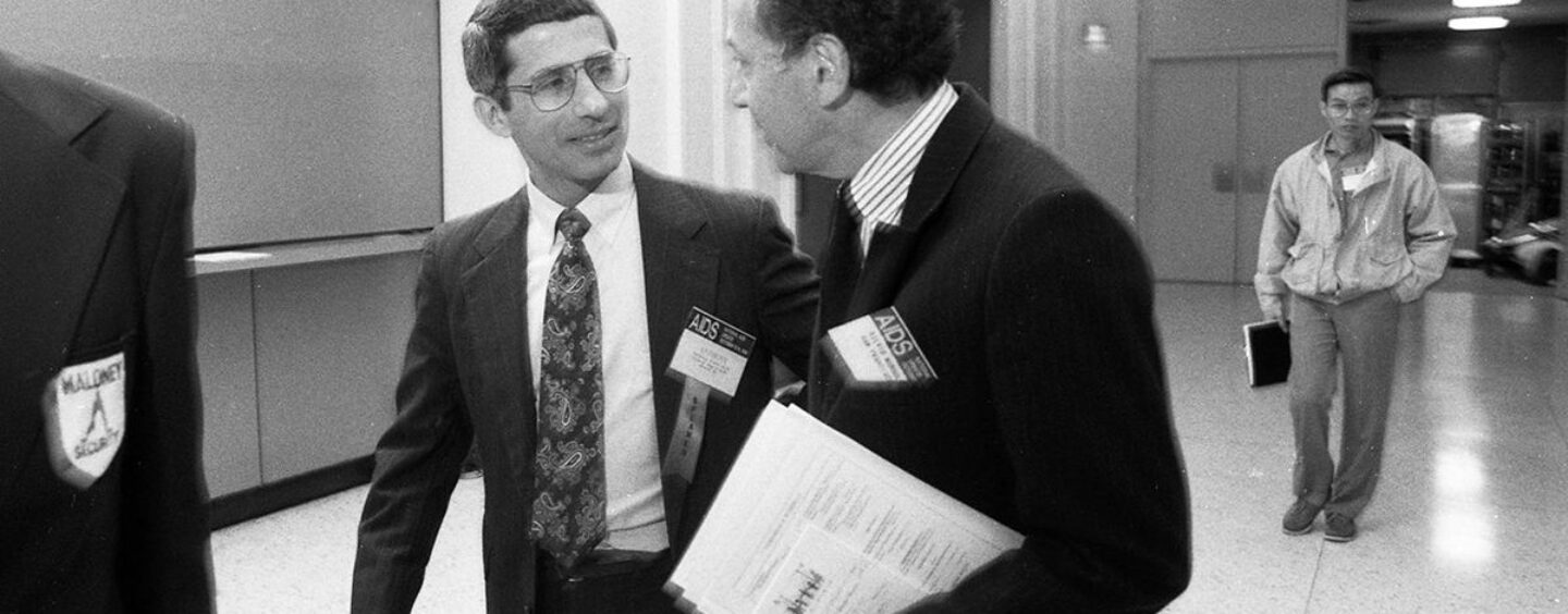 Le Dr Fauci réfléchit à la religion, aux divisions et à la place particulière que les hommes homosexuels occupent dans sa vie (exclusif)