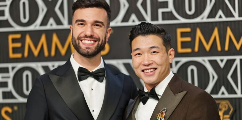 Joel Kim Booster se fiance avec John-Michael Sudsina