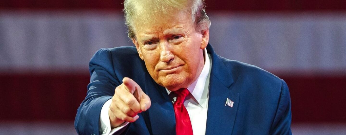 25 réactions hilarantes lorsque Trump ressemble à un tueur en série cannibale lors d'un discours