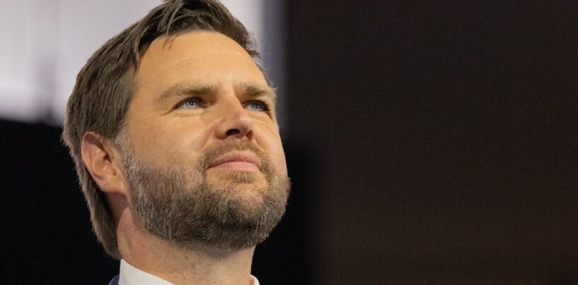 JD Vance ment à propos de Tim Walz et des enfants transgenres tout en courtisant l'extrême droite