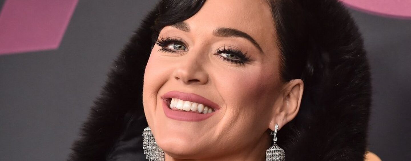 Katy Perry impitoyablement traînée par les fans après une « explication » peu convaincante concernant sa collaboration avec Dr. Luke