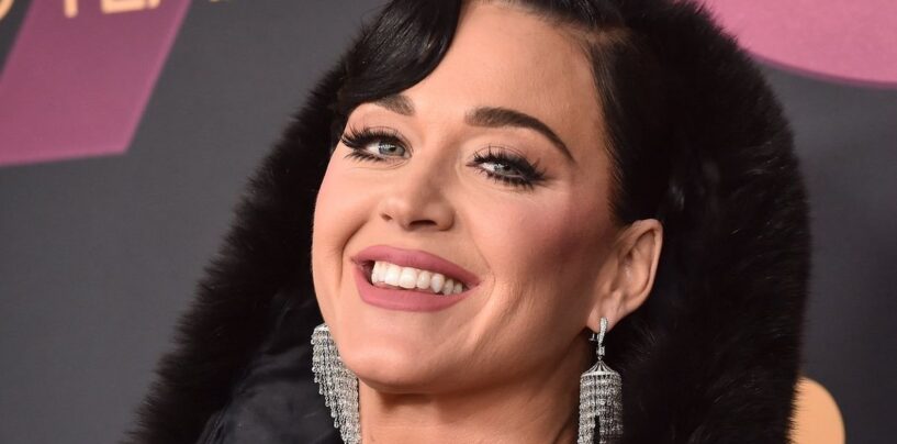 Katy Perry impitoyablement traînée par les fans après une « explication » peu convaincante concernant sa collaboration avec Dr. Luke