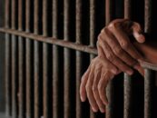 Un homme blanc a tué son compagnon de cellule parce qu'il était noir et gay, selon les procureurs