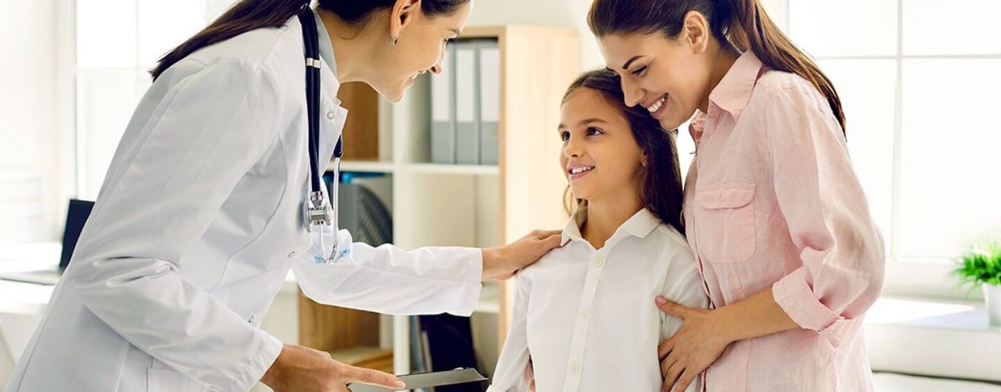 Plus de 160 démocrates exhortent la Cour suprême à soutenir les droits des personnes transgenres aux soins de santé