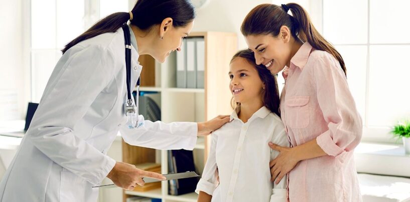 Plus de 160 démocrates exhortent la Cour suprême à soutenir les droits des personnes transgenres aux soins de santé