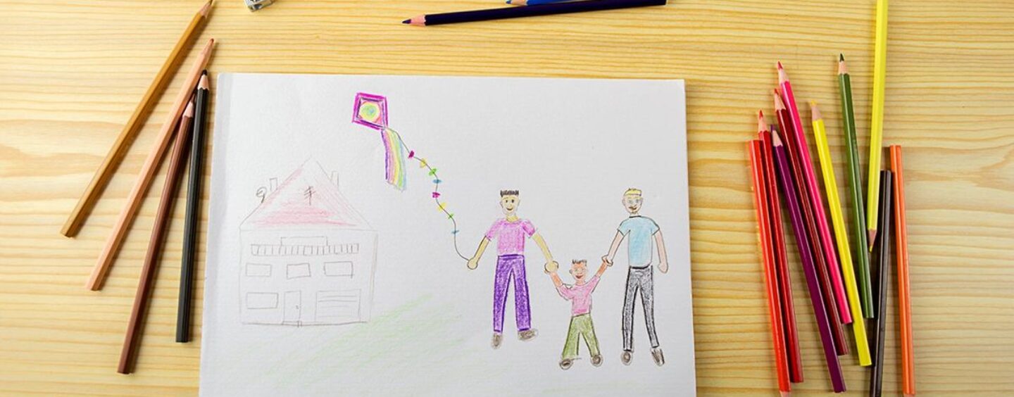 Orgueil, préjugés et réunions de parents d'élèves : un guide pour les familles LGBTQ+ cette année scolaire