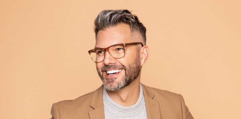 Ce séduisant animateur de télévision est prêt à sauver des vies homosexuelles ce Movember