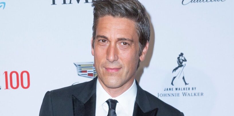 Les gays ont découvert que le modérateur du débat David Muir était sexy et sont devenus fous à cause de ses vieilles photos