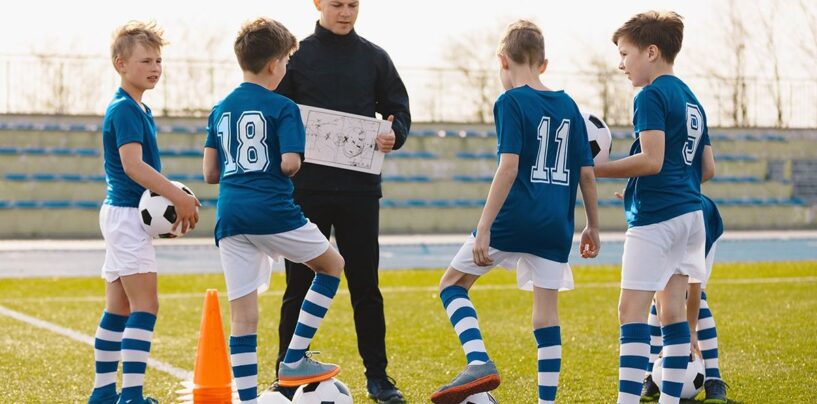 Les insultes anti-LGBTQ+ ne blessent pas seulement les enfants homosexuels : les garçons hétérosexuels réagissent plus mal à l'homophobie dans le sport